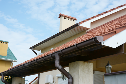 house in Pembroke Pines florida with brown gutters